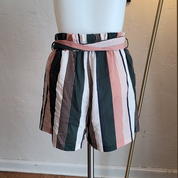 Shein Sz 8 Tie Waist Shorts EUC - Picture 4 of 4